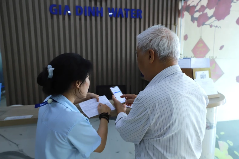 Khách hàng và đơn vị cấp nước đẩy mạnh tương tác qua ứng dụng số- Ảnh 1. Khách hàng và đơn vị cấp nước đẩy mạnh tương tác qua ứng dụng số- Ảnh 1.