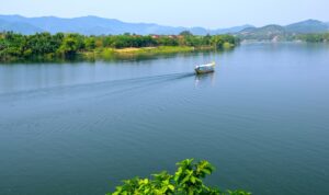 Thú du ngoạn sông hồ của các vị vua chúa Việt - Ảnh 1.