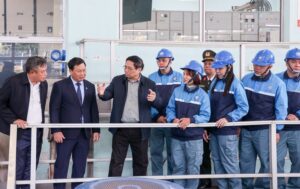 Thủ tướng thăm điểm ứng trực trong dịp Tết của Công ty TNHH MTV nước sạch Hà Nội tại Nhà máy nước Yên Phụ (số 44 đường Yên Phụ)