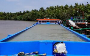 Bình Dương sử dụng xà lan chở nước ngọt cứu trợ người dân Bến tre  bị nhiễm mặn năm 2020