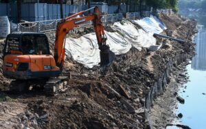 Một góc thi công dự án cải tạo sông Tô Lịch. Ảnh: Vnexpress