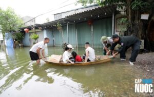 Người dân miền Bắc đang ứng phó với tình trạng lũ lụt, ngập úng, sạt lỡ