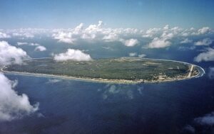 Quốc đảo Nauru nằm ở phía đông bắc của Australia và phía tây bắc của Tuvalu. Ảnh: The Guardian.