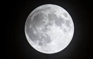 Các đầu dò robot đã tìm thấy bằng chứng cho thấy nước tồn tại với số lượng khá lớn trong một số miệng hố luôn bị che khuất. Ảnh: Jordan Salkin/GRC/NASA