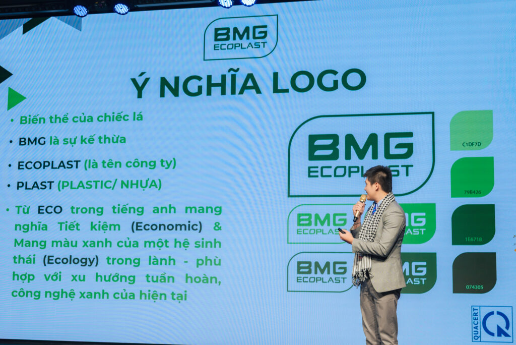 Ông Nguyễn Vũ Hoàng Lộc, Giám đốc Công ty Nhựa Ecoplast (BMG) trình bày về nhãn hiệu ống nhựa BMG thuộc Tập Đoàn Bình Minh Việt