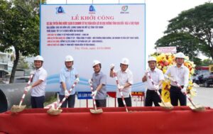 Lãnh đạo Biwase-Long An và chính quyền địa phương động thổ khởi công.