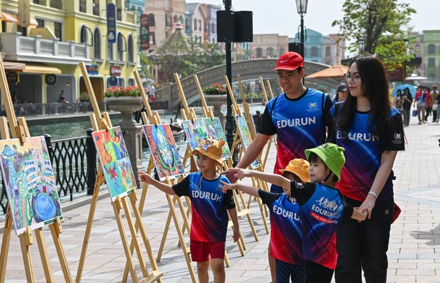 anh-1-1763437035562319526716 “Gửi Tương Lai Xanh 2050” mùa 2 bùng nổ với hơn 40.000 bài dự thi từ khắp 34 tỉnh, thành - Ảnh 1.