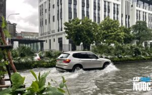 Mỗi khi mưa lớn, Hà Nội lại đối diện với nguy cơ ngấp úng.