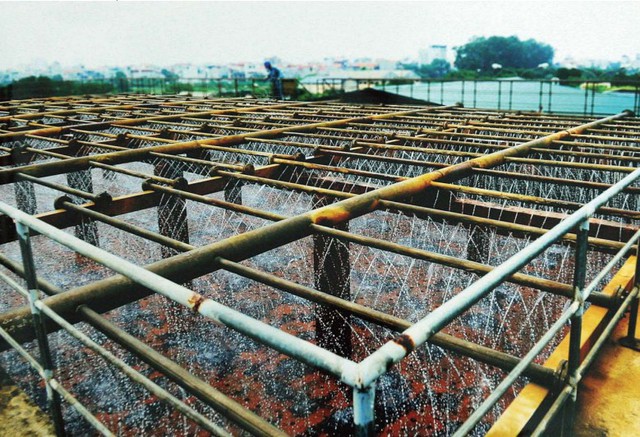 dan-mua-tai-nha-may-nuoc-sach-17657932427371205366278 Một số bất cập trong cơ chế, chính sách đối với lĩnh vực cấp nước: Từ thực tiễn doanh nghiệp - Ảnh 1.