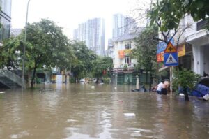 Hà Nội dự kiến đầu tư gần 5.600 tỷ đồng cho 10 dự án khẩn cấp chống úng ngập úng - Ảnh 1.