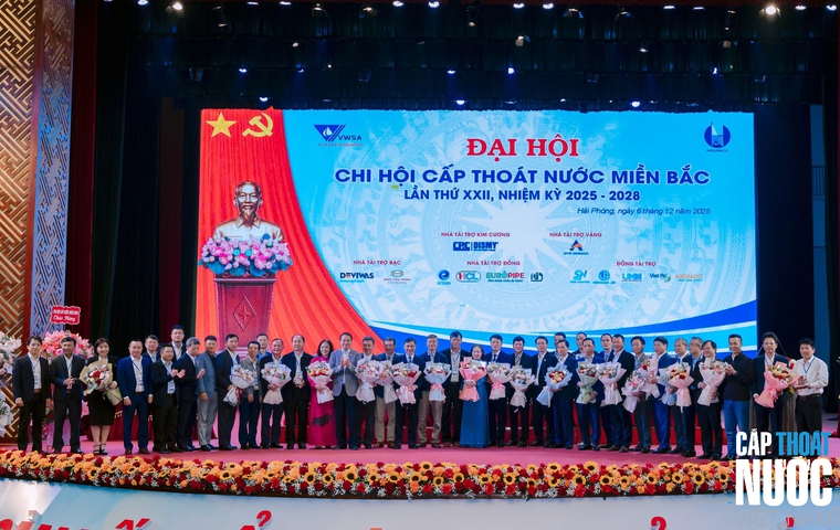 Ban Chấp hành Chi hội Cấp Thoát nước miền Bắc nhiệm kỳ 2023-2025 ra mắt Đại hội.