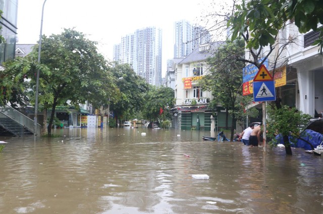 Hà Nội dự kiến đầu tư gần 5.600 tỷ đồng cho 10 dự án khẩn cấp chống úng ngập úng - Ảnh 1.