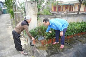 Hà Tĩnh đưa nước sạch đến từng nhà, thay đổi đời sống phụ nữ - Ảnh 1.