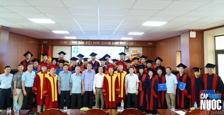 Thêm 26 kỹ sư cấp thoát nước tốt nghiệp từ mô hình liên kết giữa cơ sở đào tạo và doanh nghiệp - Ảnh 1.