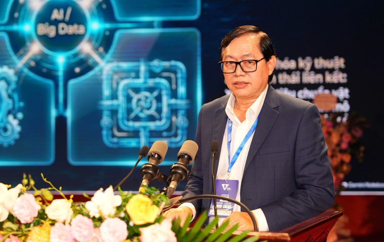 Chủ tịch Chi hội Cấp Thoát nước Miền Nam, Tổng Giám đốc SAWACO Bùi Thanh Giang đóng góp tham luận tại Đại hội đại biểu toàn quốc Hội Cấp Thoát nước Việt Nam lần thứ VII.